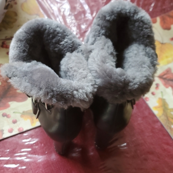 Shoes - Picture 4 of 4